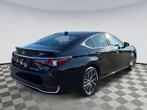 2023 Lexus ES 250 Base
