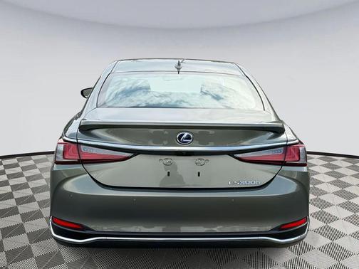 2021 Lexus ES 300h Base