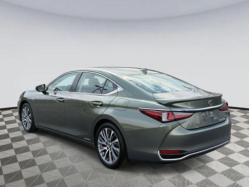 2021 Lexus ES 300h Base