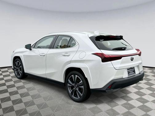 Eminent White Pearl 2025 Lexus UX 300h Premium