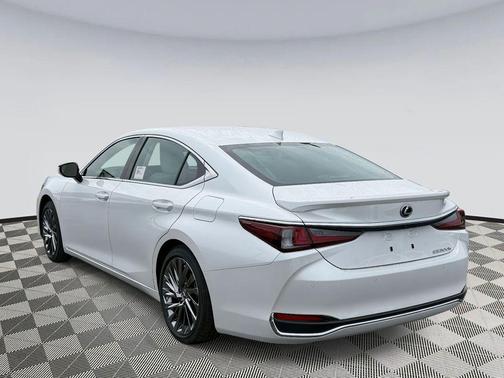 2025 Lexus ES 300h Luxury