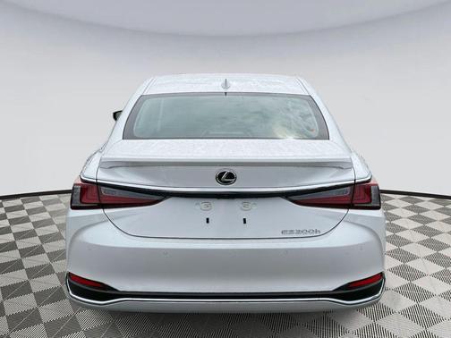 2025 Lexus ES 300h Luxury