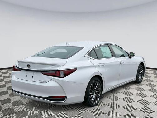 2025 Lexus ES 300h Luxury
