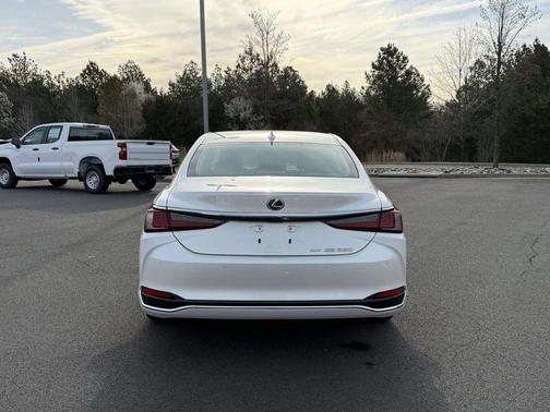 Eminent White Pearl 2023 Lexus ES 250 Base
