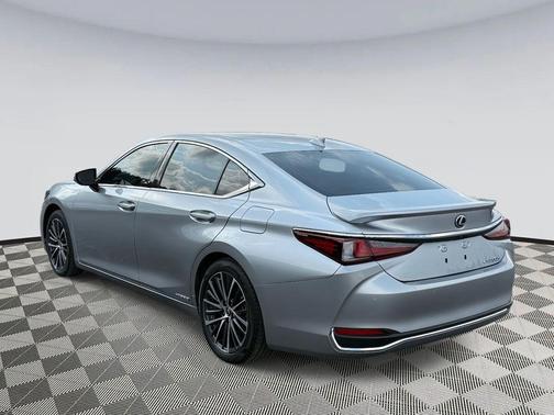 2022 Lexus ES 300h Base