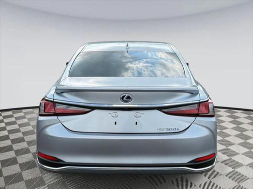 2022 Lexus ES 300h Base