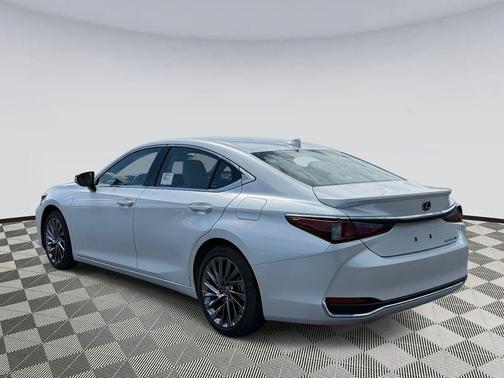 2025 Lexus ES 300h Luxury