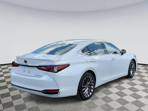 2024 Lexus ES 300h Ultra Luxury