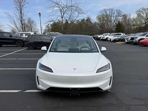 Pearl White Multi-Coat 2025 Tesla Model 3 Performance