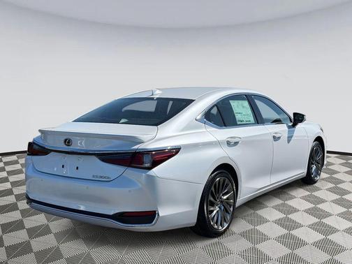 2025 Lexus ES 300h Luxury