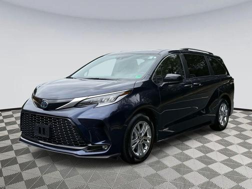 2021 Toyota Sienna XSE 7 Passenger