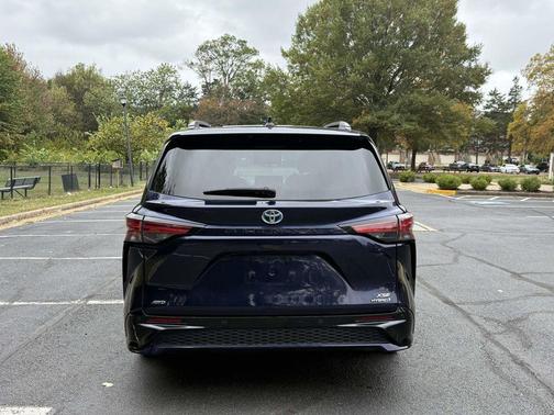 2021 Toyota Sienna XSE 7 Passenger