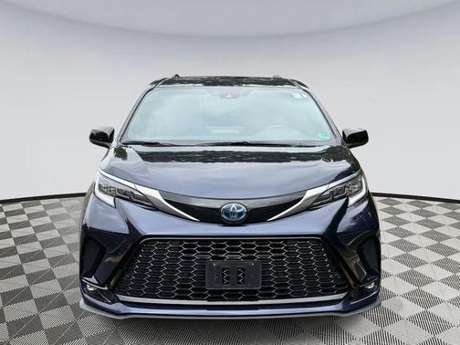 2021 Toyota Sienna XSE 7 Passenger