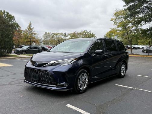 2021 Toyota Sienna XSE 7 Passenger