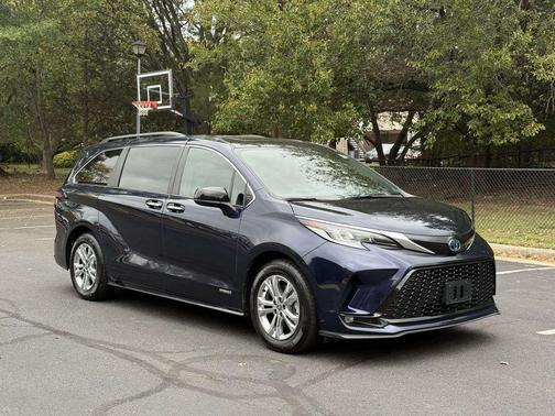 2021 Toyota Sienna XSE 7 Passenger