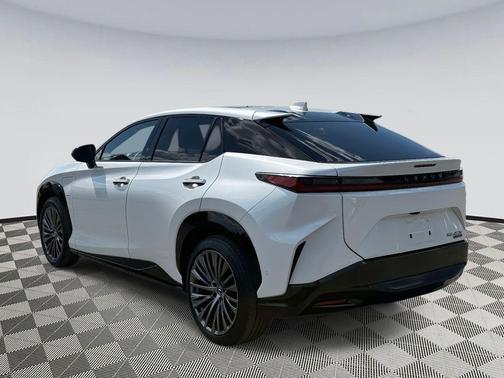 2023 Lexus RZ 450e Luxury