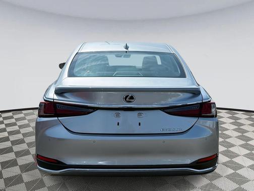2025 Lexus ES 300h Luxury