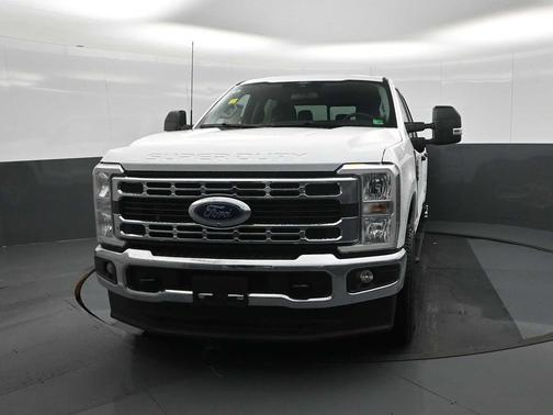 Oxford White 2026 Ford F-350 XLT