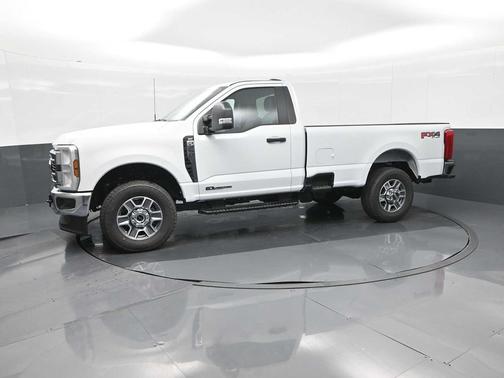 Oxford White 2025 Ford F-250 XLT