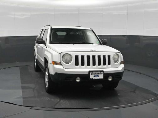 Bright White Clearcoat 2014 Jeep Patriot Latitude