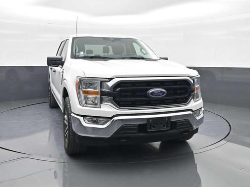 Oxford White 2022 Ford F-150 XLT