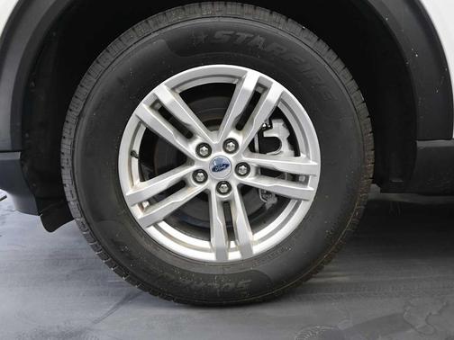 Oxford White 2023 Ford Explorer XLT