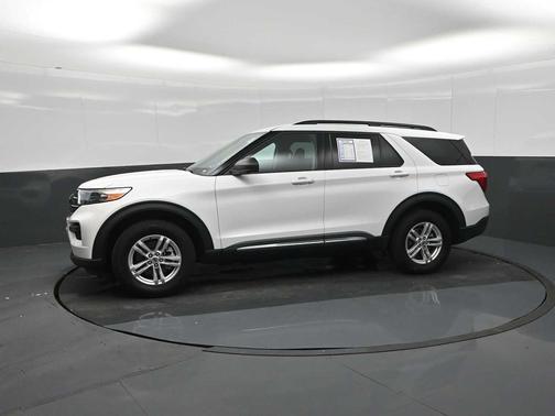 Oxford White 2023 Ford Explorer XLT