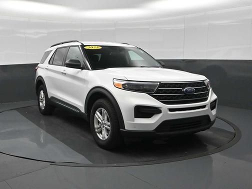 Oxford White 2023 Ford Explorer XLT