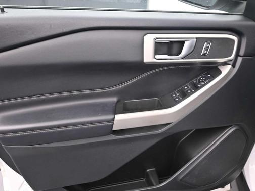 Oxford White 2023 Ford Explorer XLT