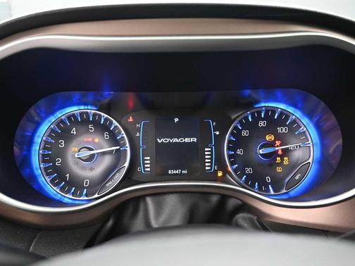 Diamond Black Crystal Pearlcoat 2024 Chrysler Voyager LX