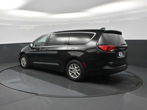 Diamond Black Crystal Pearlcoat 2024 Chrysler Voyager LX
