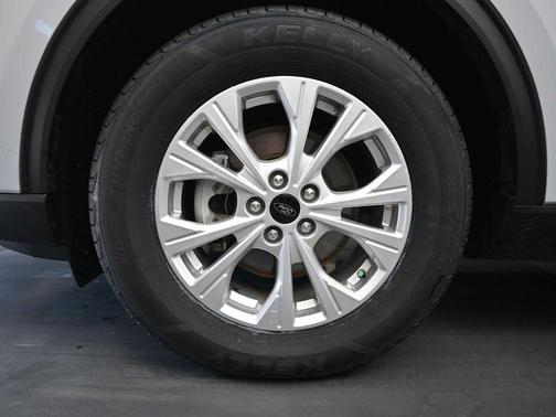 Space Silver Metallic 2025 Ford Escape Active