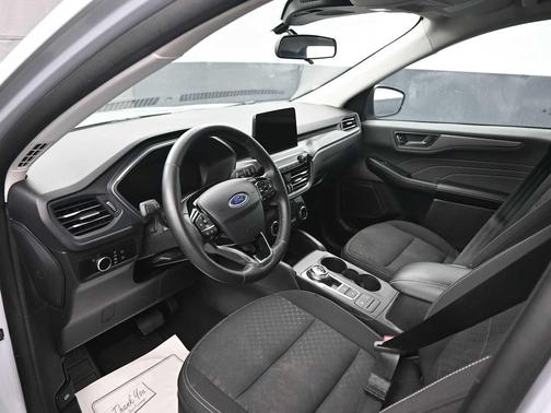 Space Silver Metallic 2025 Ford Escape Active