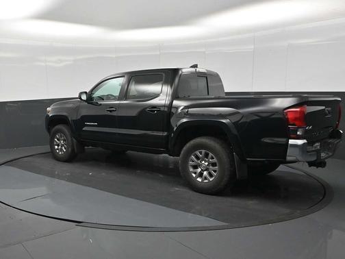 Midnight Black Metallic 2019 Toyota Tacoma SR5