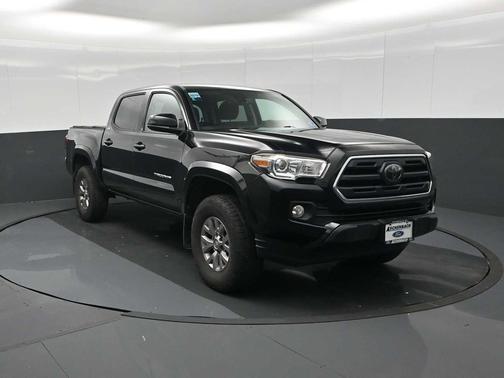 Midnight Black Metallic 2019 Toyota Tacoma SR5