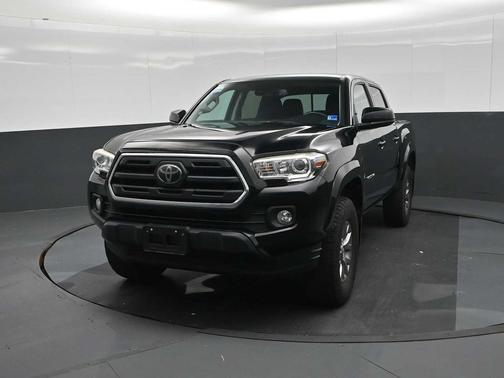 Midnight Black Metallic 2019 Toyota Tacoma SR5