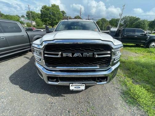 2022 RAM 3500 Tradesman Crew Cab 4x4 8' Box
