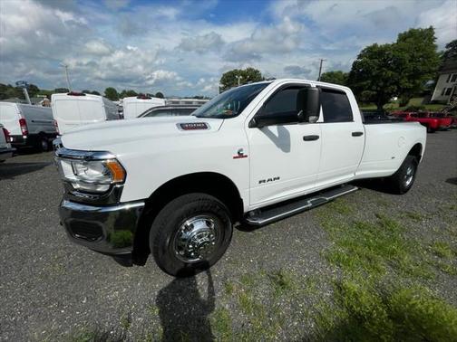 2022 RAM 3500 Tradesman Crew Cab 4x4 8' Box