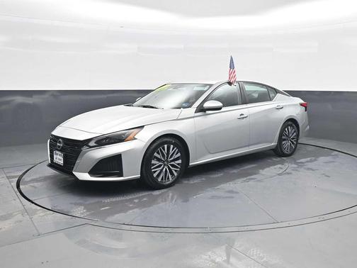Brilliant Silver Metallic 2023 Nissan Altima 2.5 SV