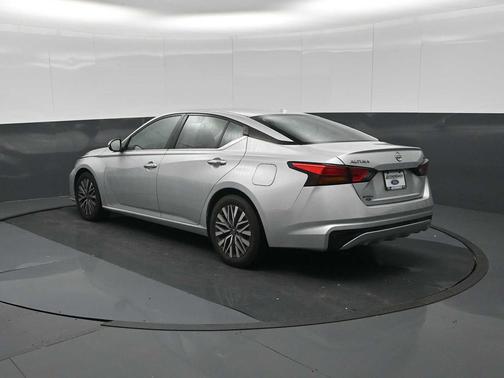 Brilliant Silver Metallic 2023 Nissan Altima 2.5 SV