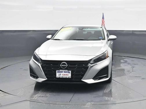Brilliant Silver Metallic 2023 Nissan Altima 2.5 SV