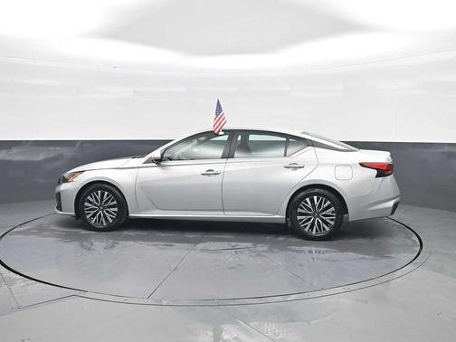 Brilliant Silver Metallic 2023 Nissan Altima 2.5 SV