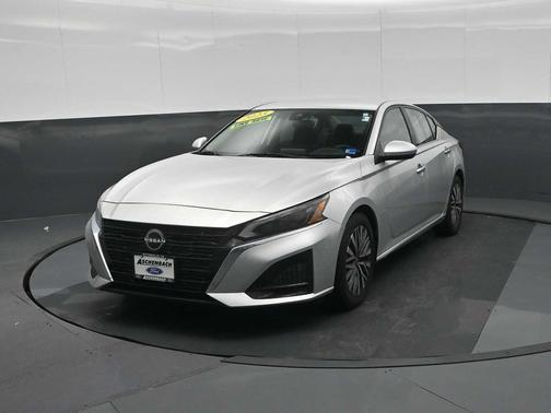 Brilliant Silver Metallic 2023 Nissan Altima 2.5 SV