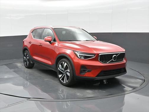 2023 Volvo XC40 B5 Plus Bright Theme