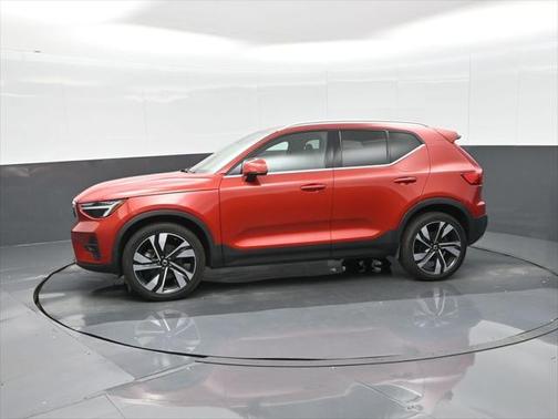 2023 Volvo XC40 B5 Plus Bright Theme