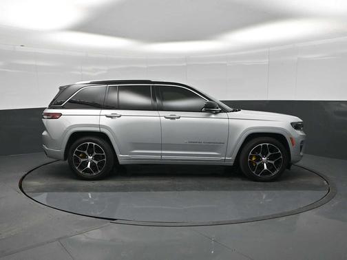 2022 Jeep Grand Cherokee Summit