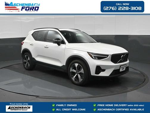2023 Volvo XC40 B4 Ultimate Dark Theme