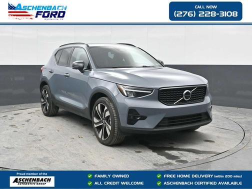 Thunder Grey Metallic 2023 Volvo XC40 B5 Plus Dark Theme