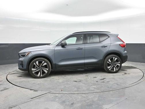 Thunder Grey Metallic 2023 Volvo XC40 B5 Plus Dark Theme