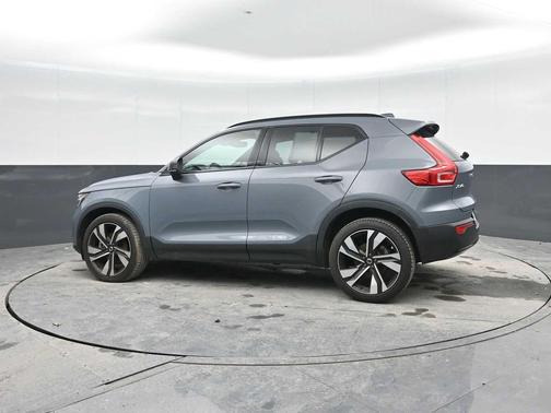 Thunder Grey Metallic 2023 Volvo XC40 B5 Plus Dark Theme